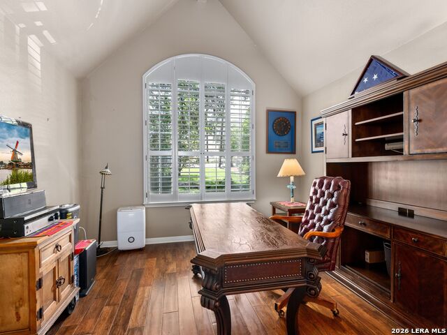 230 W Hosack St Property Photo 5