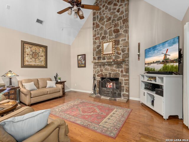 230 W Hosack St Property Photo 8