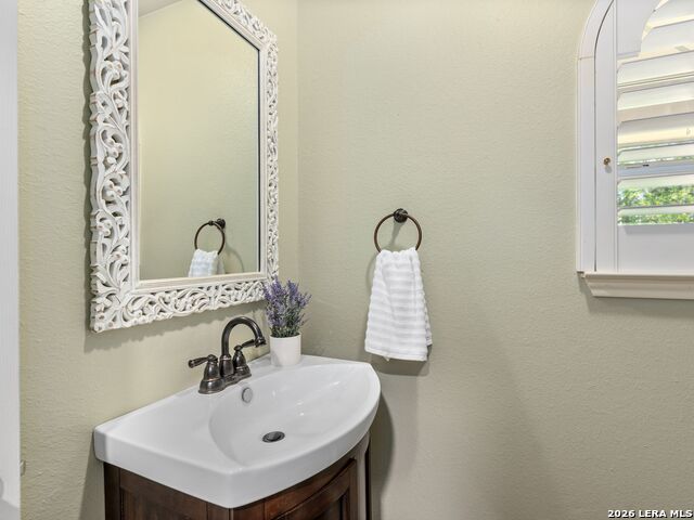230 W Hosack St Property Photo 14