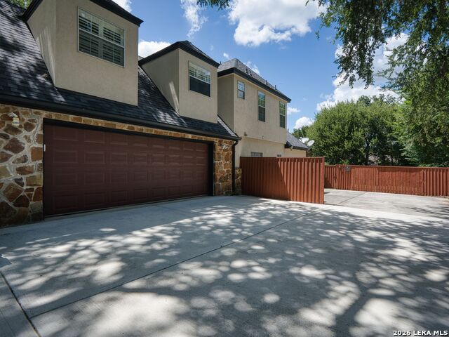 230 W Hosack St Property Photo 30