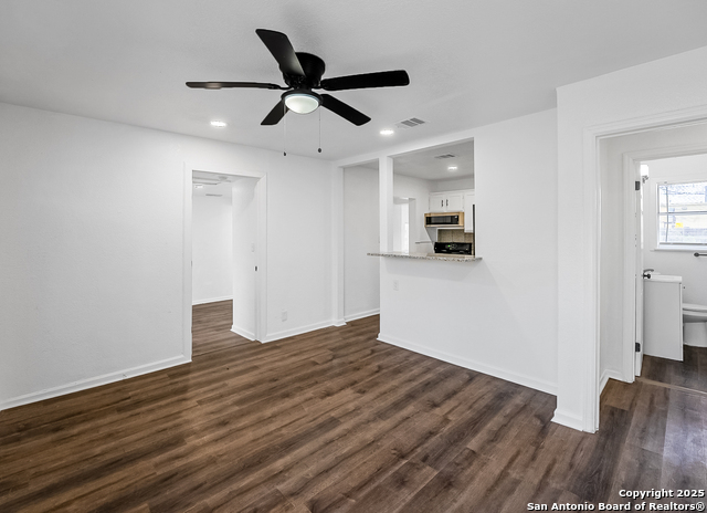 122 Stolnet St Property Photo 2
