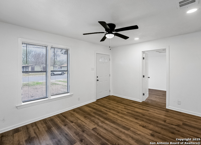 122 Stolnet St Property Photo 3