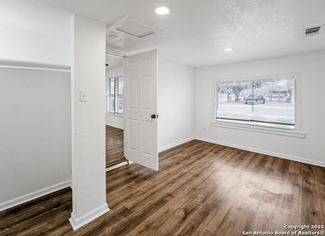 122 Stolnet St Property Photo 6