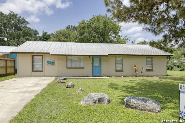 100 Pineview Property Photo 1