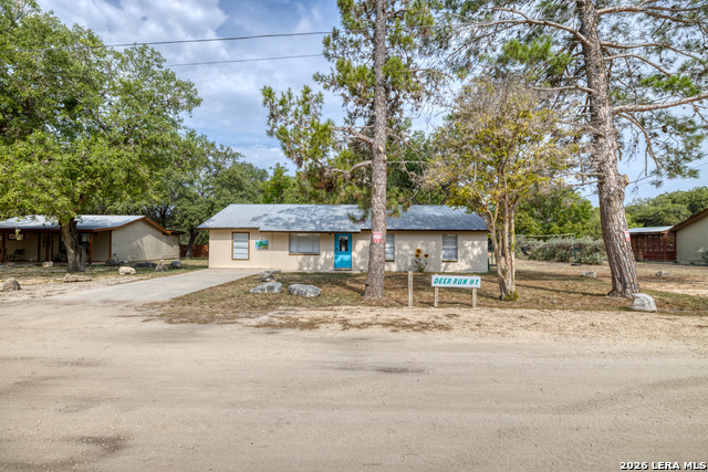 100 Pineview Property Photo 2