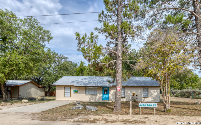 100 Pineview Property Photo 3
