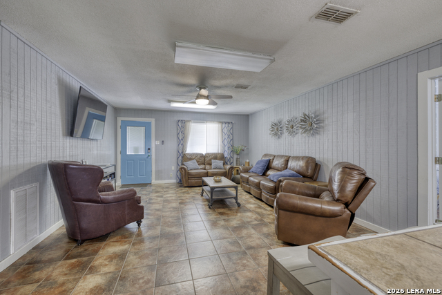 100 Pineview Property Photo 4