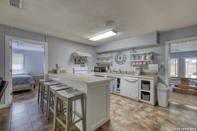 100 Pineview Property Photo 5