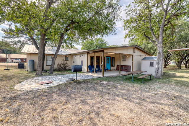 100 Pineview Property Photo 6