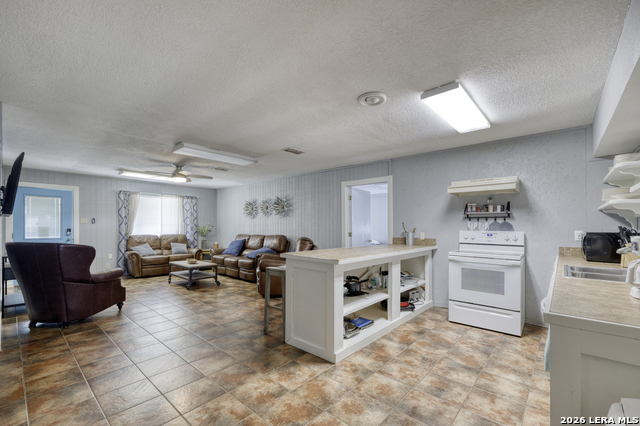 100 Pineview Property Photo 6