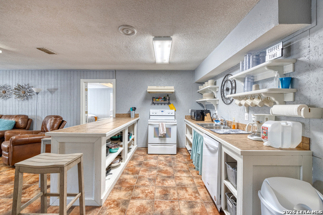 100 Pineview Property Photo 12