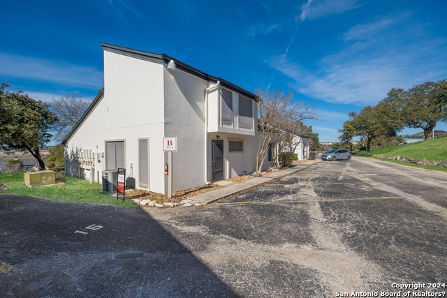 1101 Parkview Dr Property Photo 1