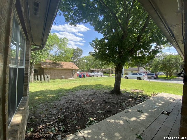 570 Beverly Ln Property Photo 2