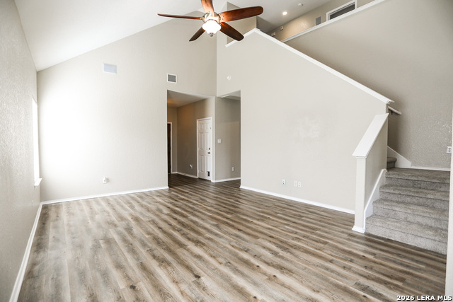 305 Maple Way Property Photo 6
