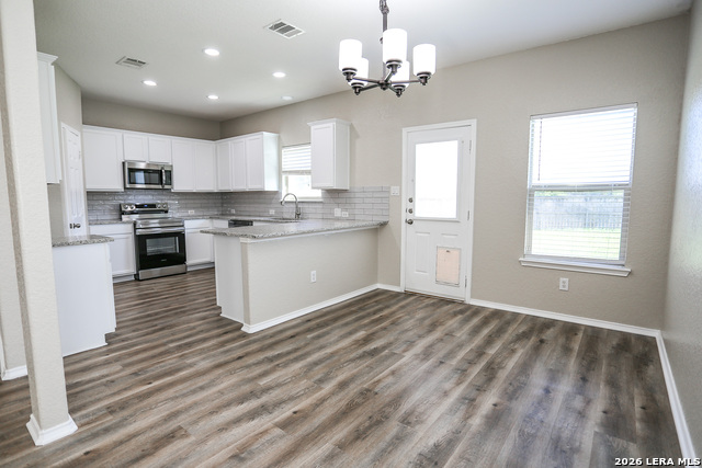 305 Maple Way Property Photo 8