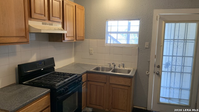 1524 W Woodlawn Ave Property Photo 5