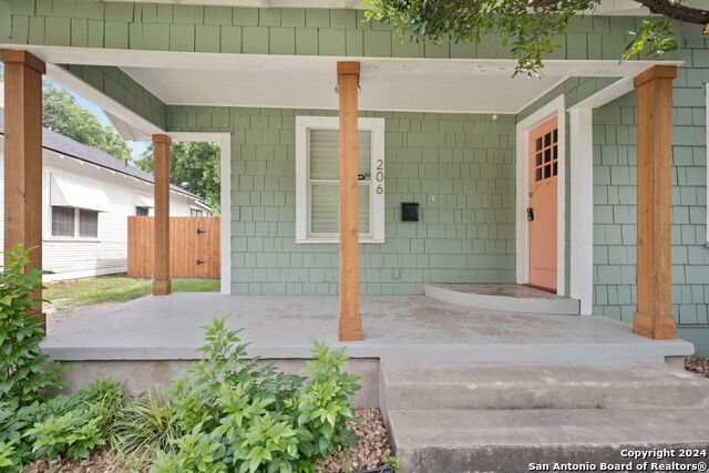 206 W High Ave Property Photo 4
