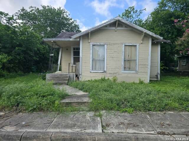 1920 & 1918 E Crockett Property Photo 1