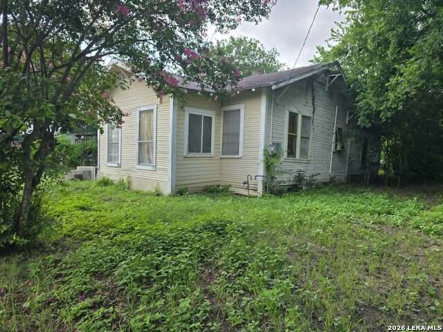 1920 & 1918 E Crockett Property Photo 5