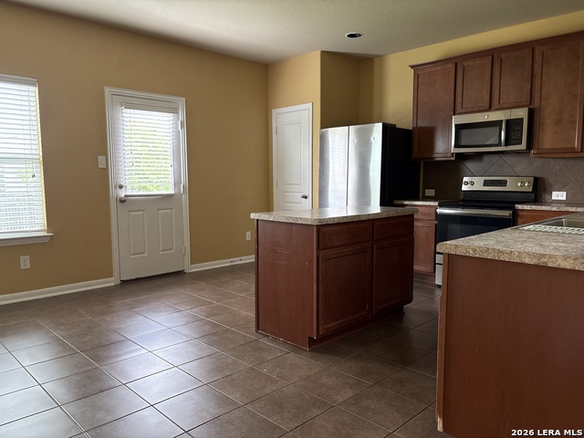 1810 Golden Maple Property Photo 5