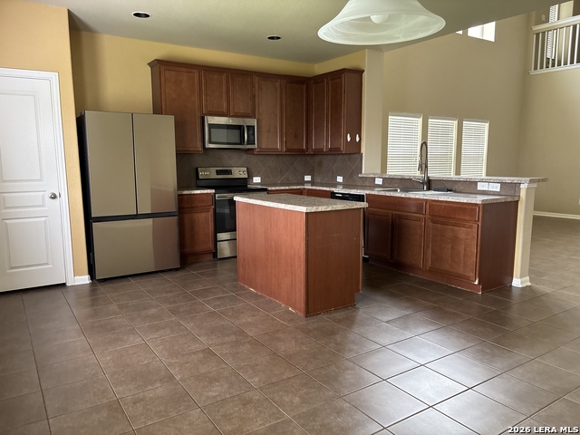 1810 Golden Maple Property Photo 6