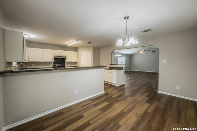 4210 Wensledale Dr Property Photo 4