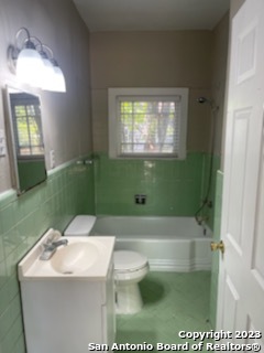 1011 Avant Ave Property Photo 5