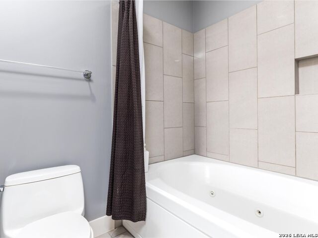 610 E Market St Property Photo 16