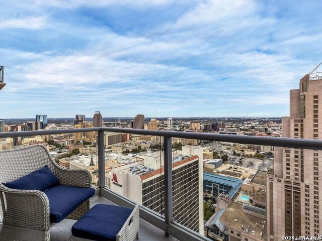 610 E Market St Property Photo 20