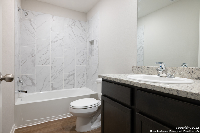9234 Foxing Blfs Property Photo 13