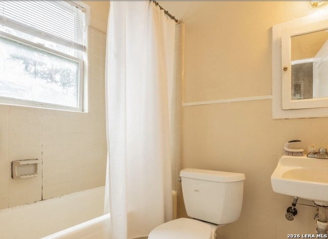 329 W Huisache Ave Property Photo 3