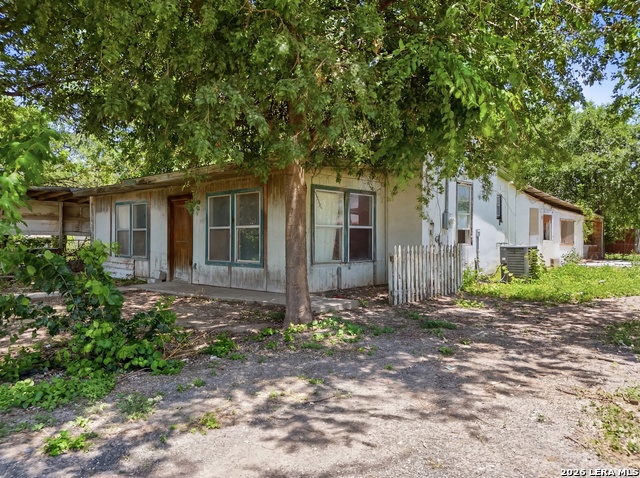 312 E Brazos St Property Photo 2