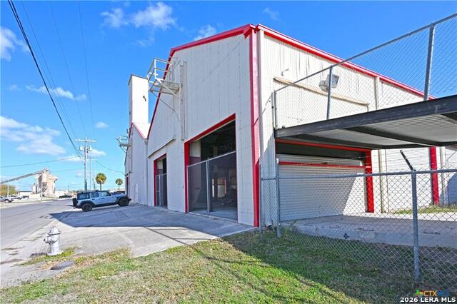 1127 Bowie Property Photo 3