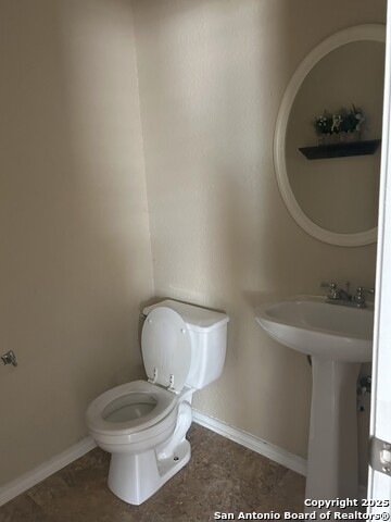 2126 Hollow Circle Property Photo 7