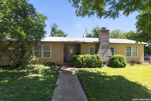 210 W Redbud St Property Photo 1