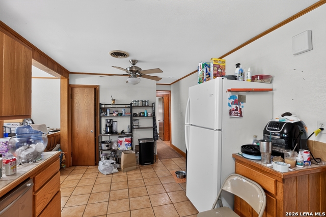 210 W Redbud St Property Photo 4
