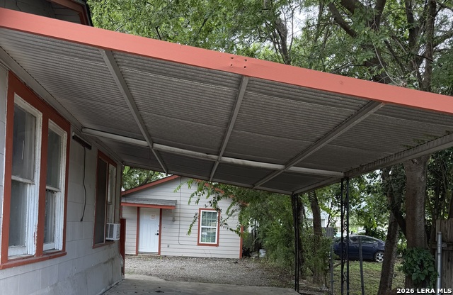 2826 Roselawn Rd Property Photo 2