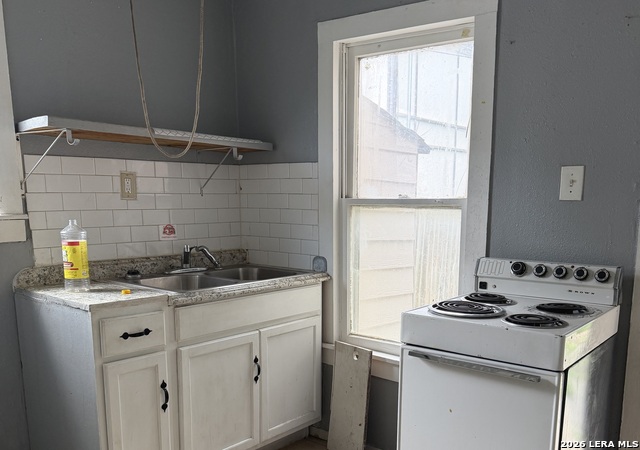 2826 Roselawn Rd Property Photo 5