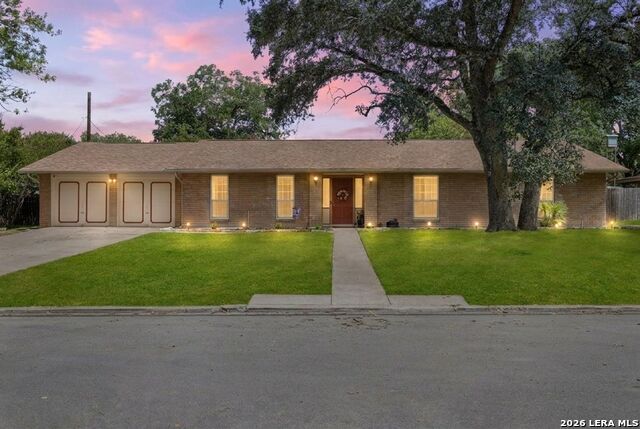 421 Windcrest Dr. Property Photo 1