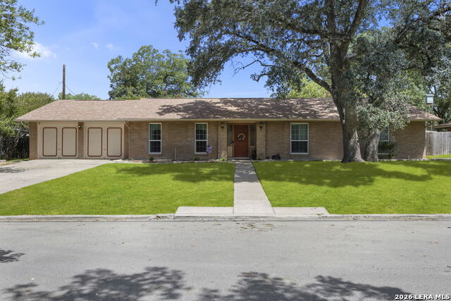 421 Windcrest Dr. Property Photo 3