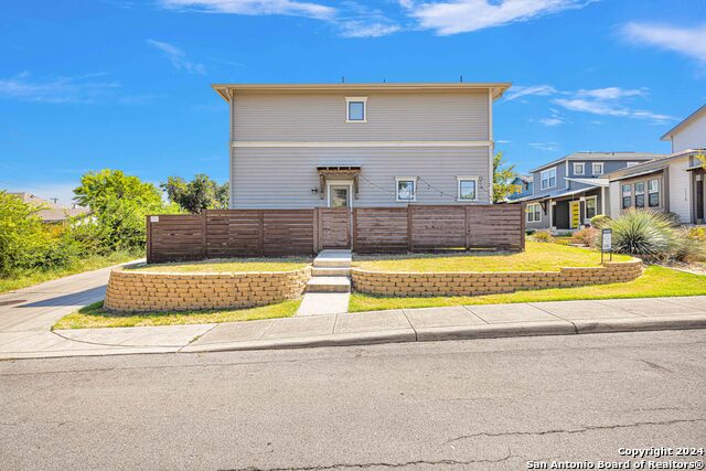 1162 N Olive St Property Photo 24