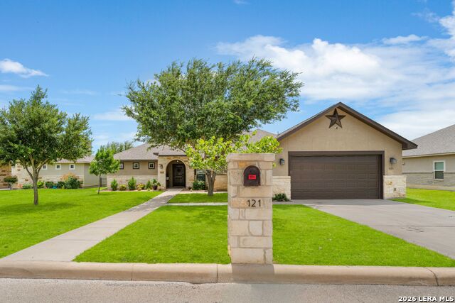 121 FAIRWAY DR Property Photo 1