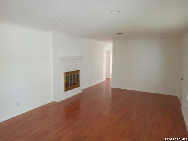 327 Rockhill Dr Property Photo 4
