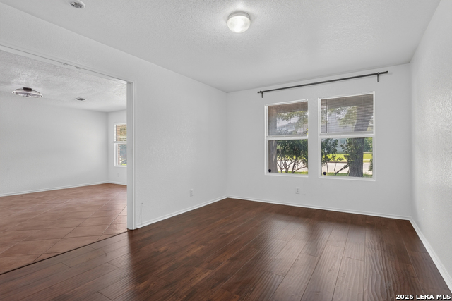 409 Hinge Loop Property Photo 6