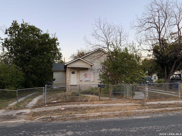 341&343 Avondale Ave Property Photo 12