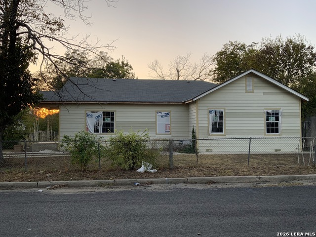 341&343 Avondale Ave Property Photo 13