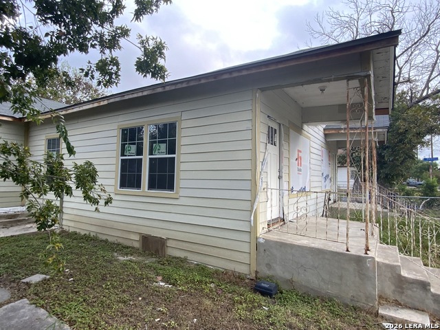 341&343 Avondale Ave Property Photo 18