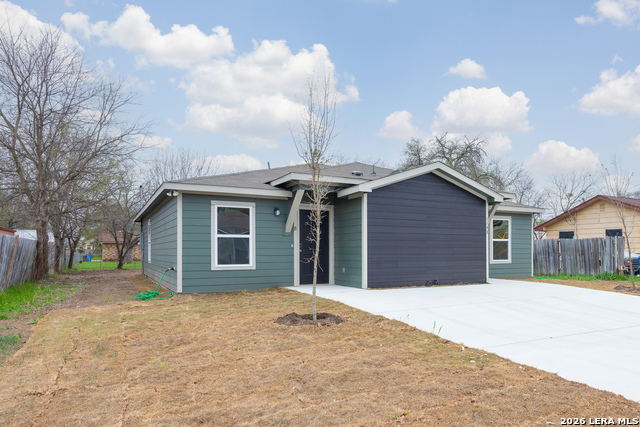 1143 Magnolia Property Photo 2