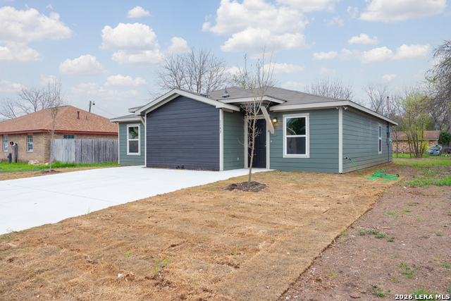 1143 Magnolia Property Photo 18