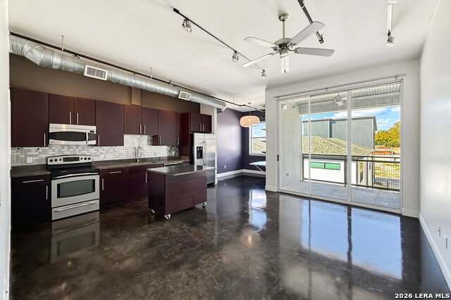 831 S Flores Street Property Photo 4